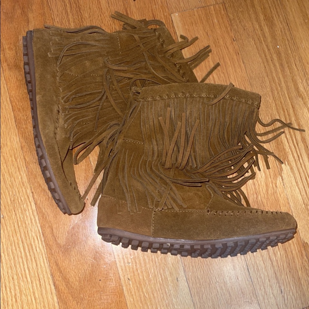 Minnetonka moccasin boots